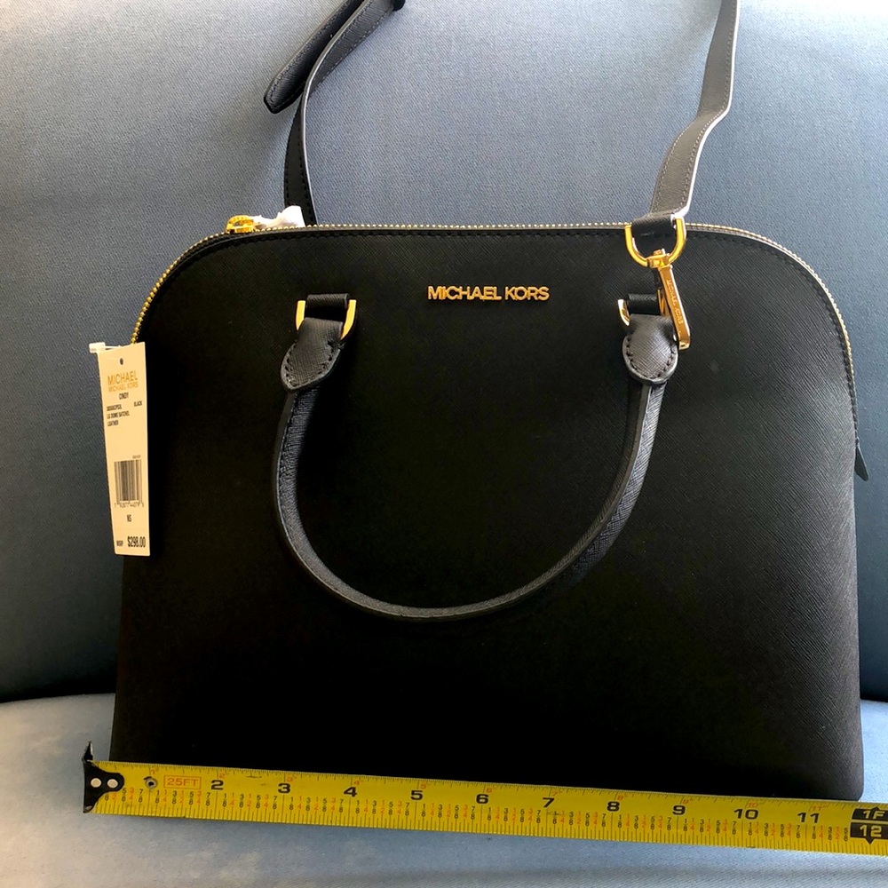 Michael Kors leather dome satchel with strap & handles. Gold tone hardware. - Picture 2 of 16